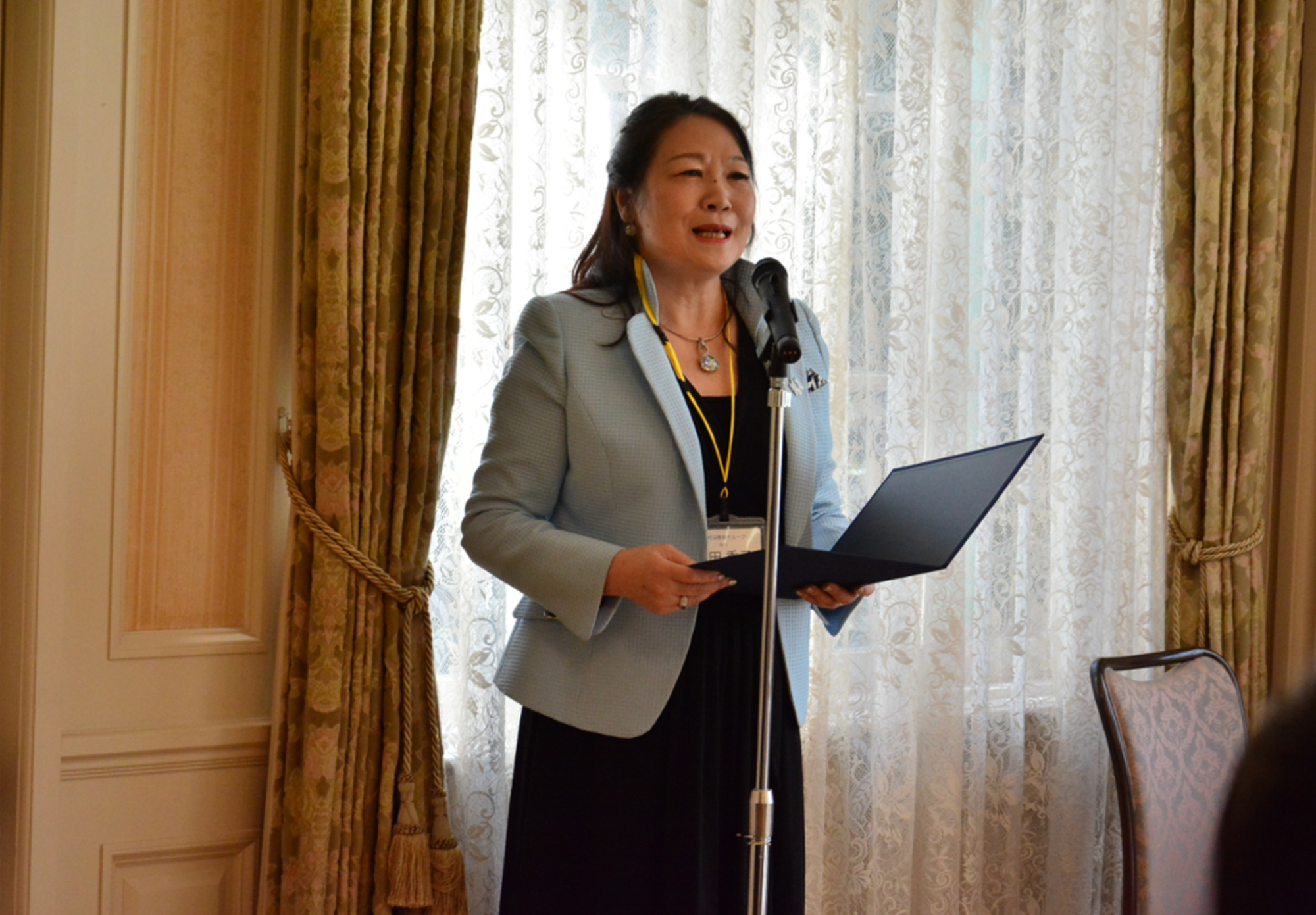 挨拶は苦手ですと言いながら、素敵な笑顔で、この交流会の意義を話してくださった　栗田秀子会長