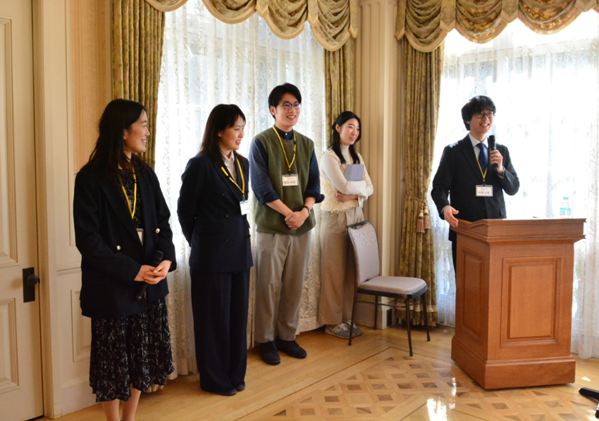 後藤理事の進行で、友愛ユニオンメンバーがスピーチに立った。全員笑顔で見事なスピーチを