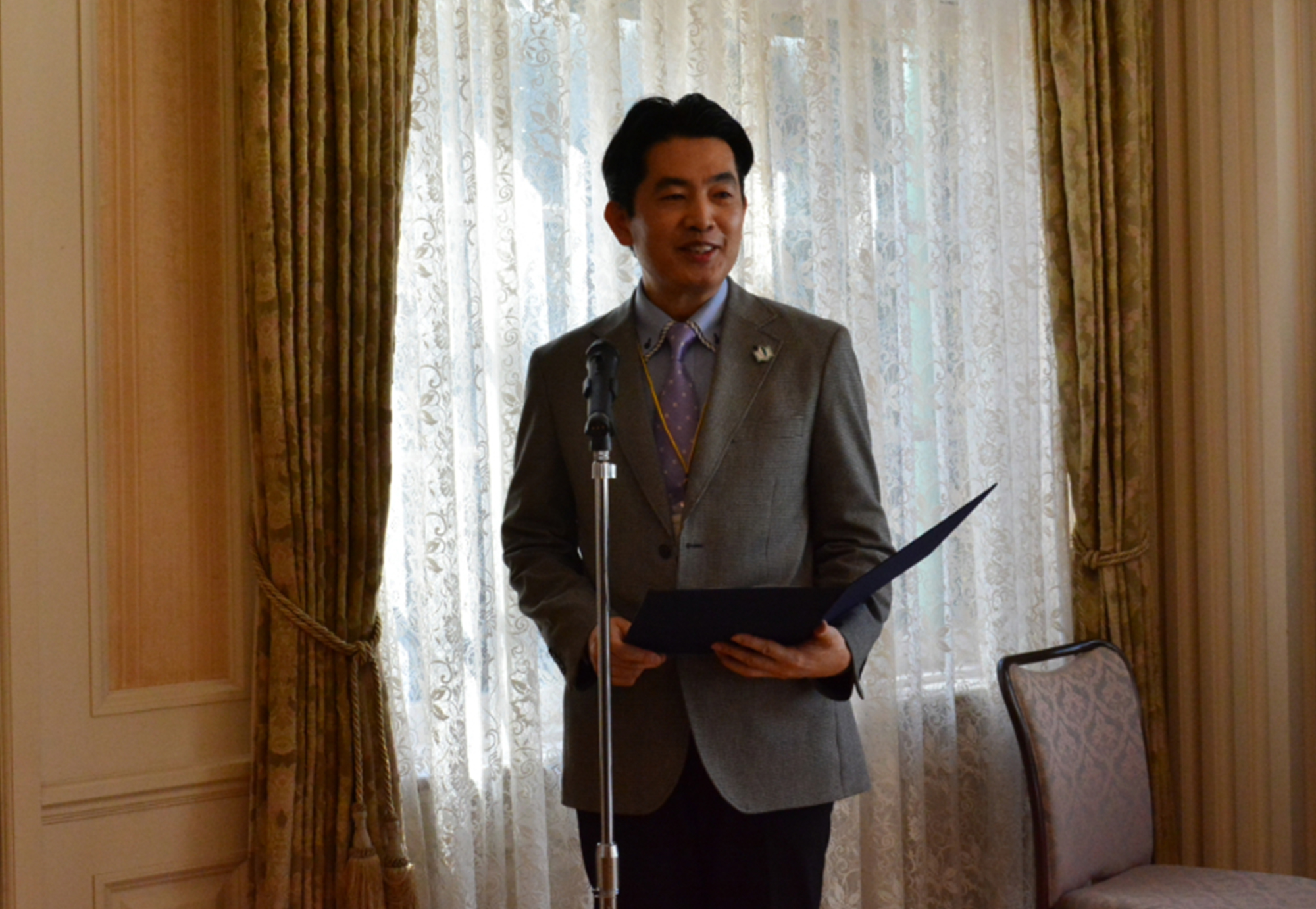 本学の学生にとっても貴重な機会です。この交流会を楽しみにしていましたと挨拶　森田浩樹学院長